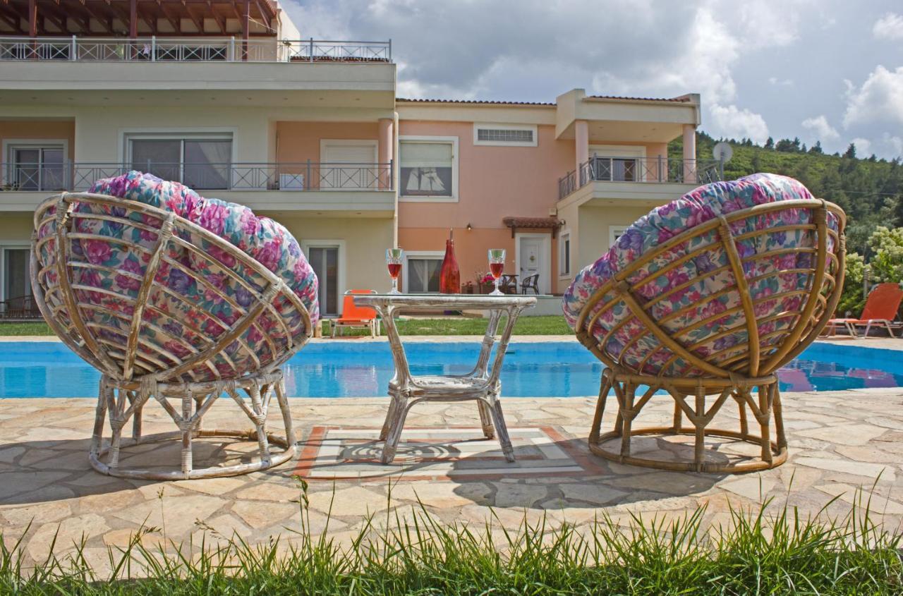Brina'S Luxury Apartments Agioi Apostoloi  Exterior photo